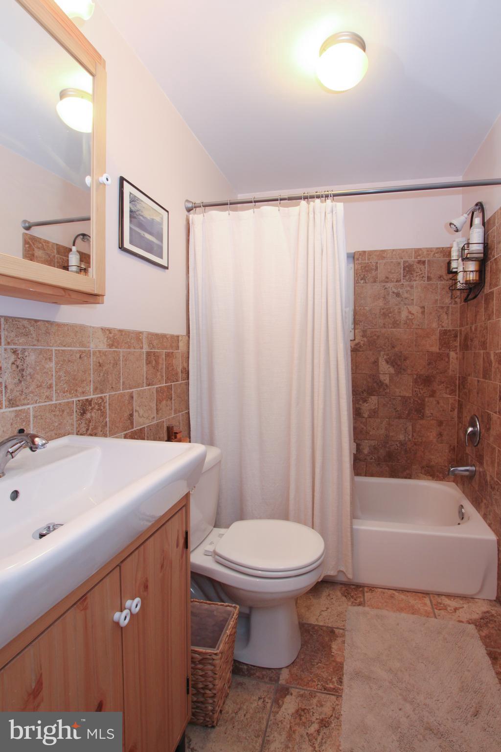 140 McClellan Street Philadelphia, PA 19148 - Photo 12 of 16 Bath