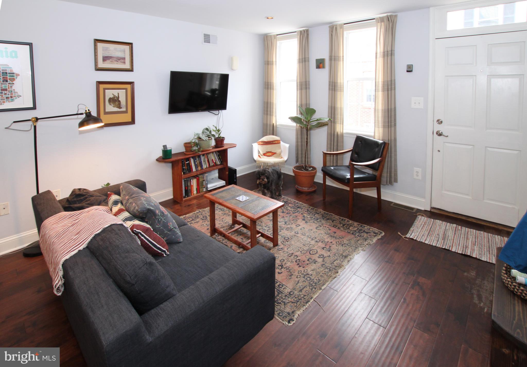 140 McClellan Street Philadelphia, PA 19148 - Photo 3 of 16 Living Room