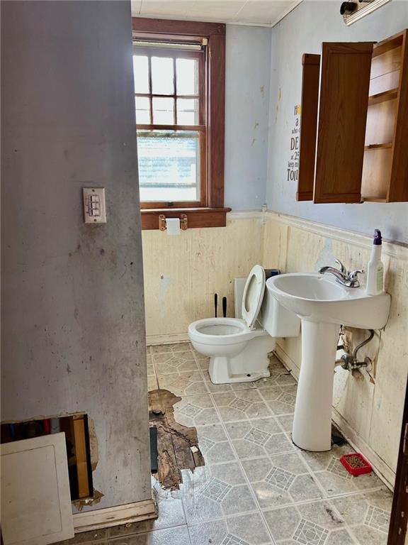 202 Fuller Street Somerset, PA 15501 - Photo 16 of 20 a bathroom with a sink toilet and mirror