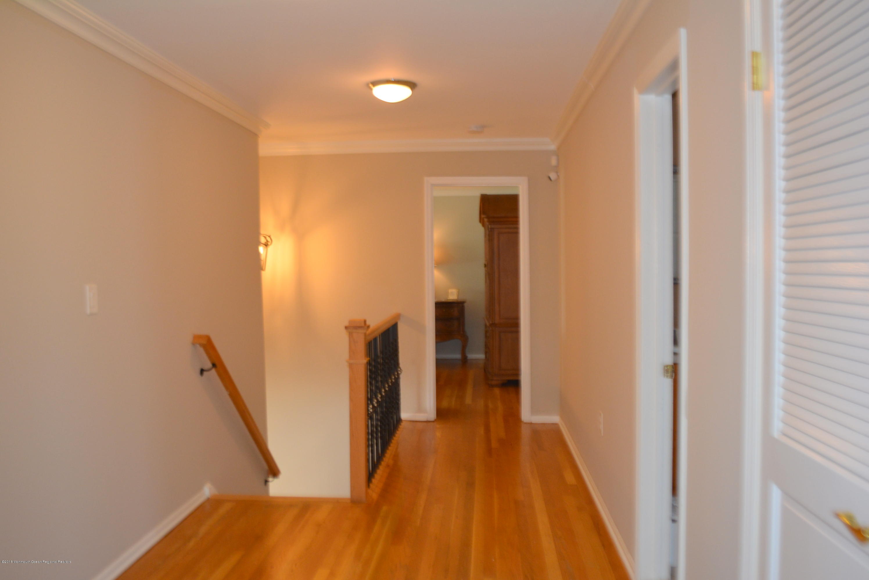 20 Shilling Road Manalapan, NJ 07726 - Photo 22 of 30 upstairs hallway