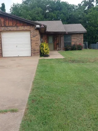 $1,200 | 3612 Mandy Drive, Granbury, TX 76048