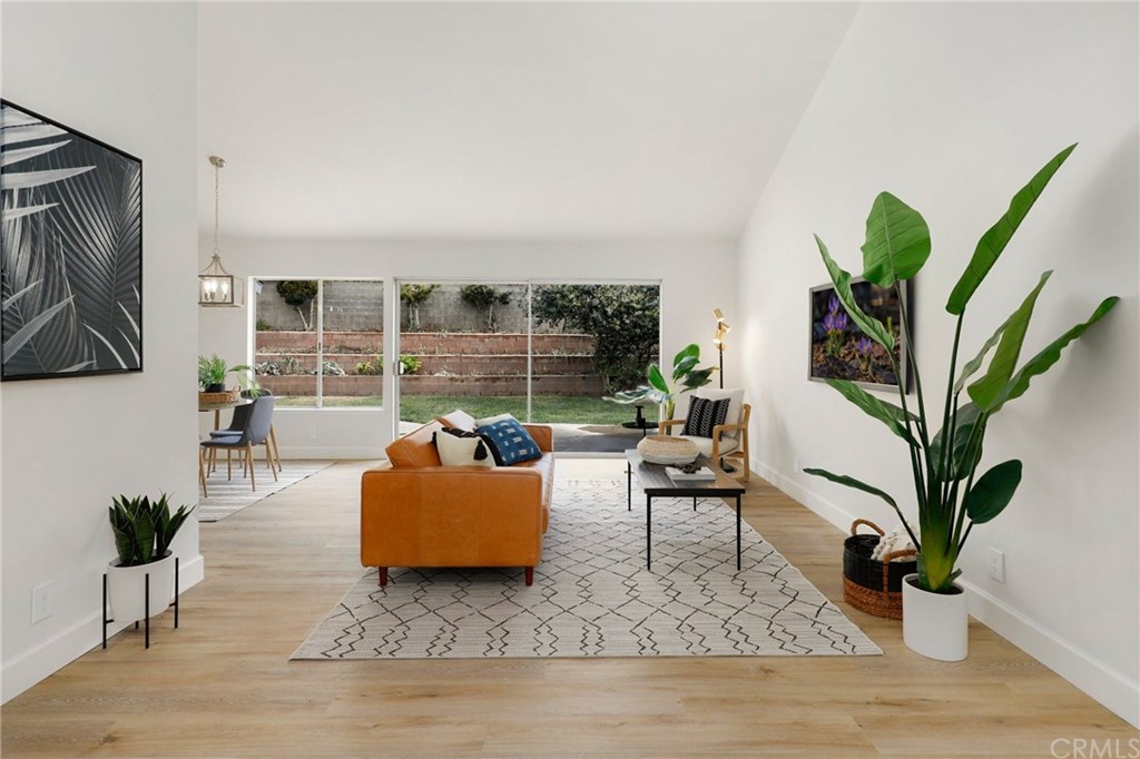 456 Castlegate Lane Brea, CA 92821 - Photo 6 of 40 View of the living room from entry