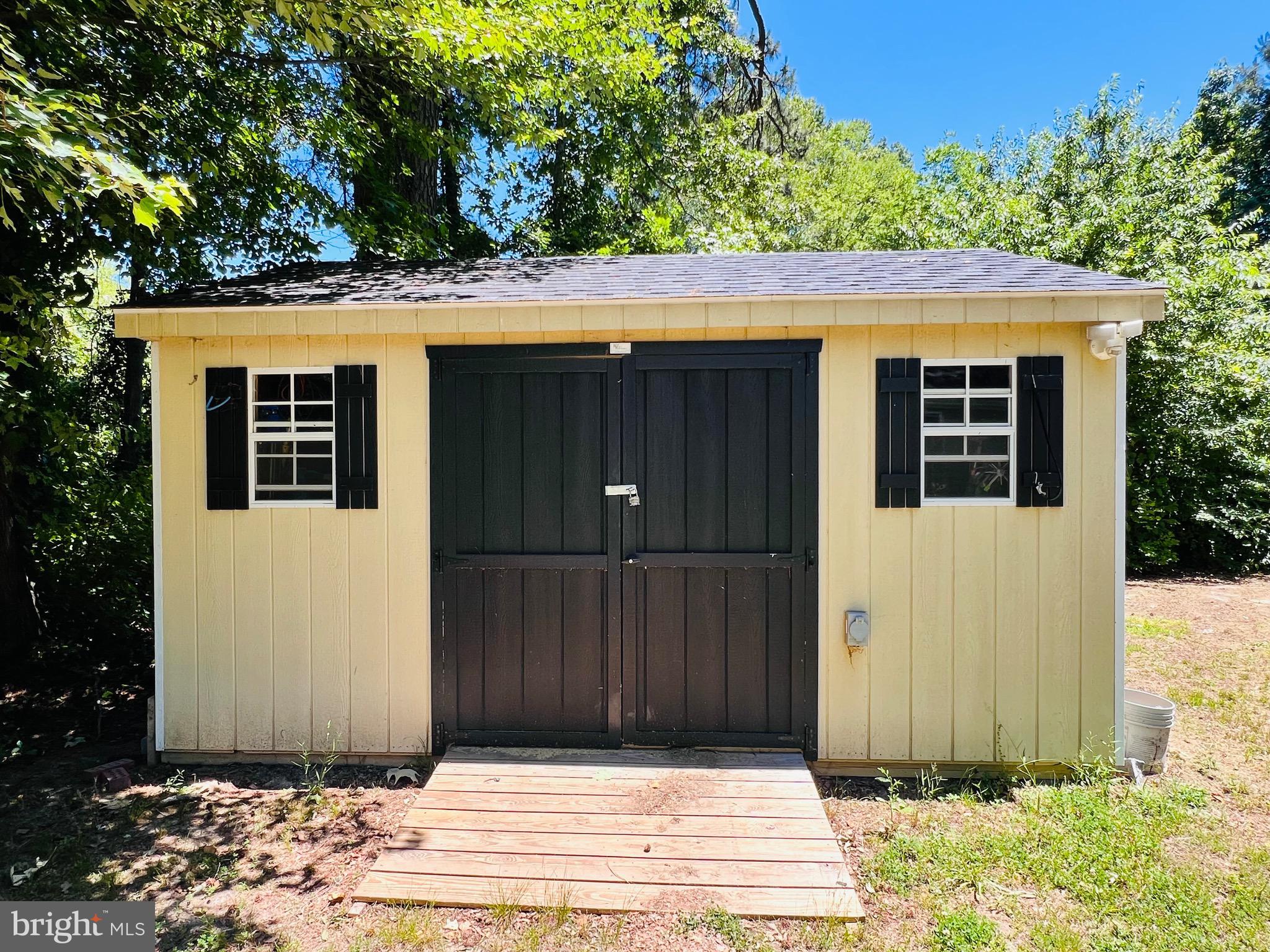 262 Rolando Drive Colonial Beach, VA 22443 - Photo 4 of 6 Large Shed