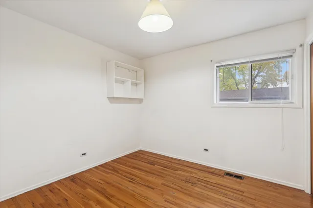 $375,000 | 405 West Newport Road, Hoffman Estates, IL 60169