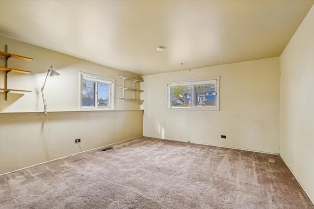 $375,000 | 405 West Newport Road, Hoffman Estates, IL 60169