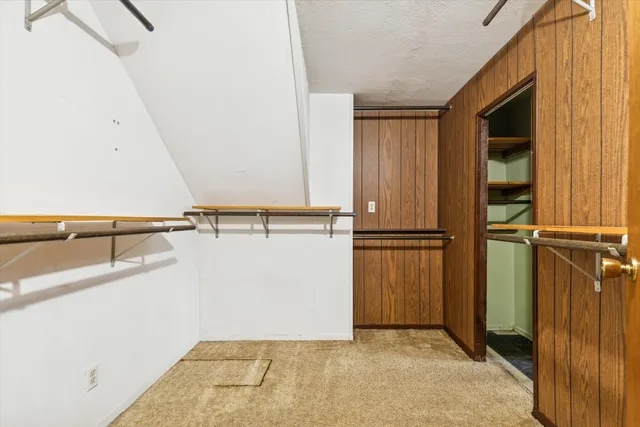 $375,000 | 405 West Newport Road, Hoffman Estates, IL 60169