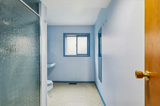 $375,000 | 405 West Newport Road, Hoffman Estates, IL 60169