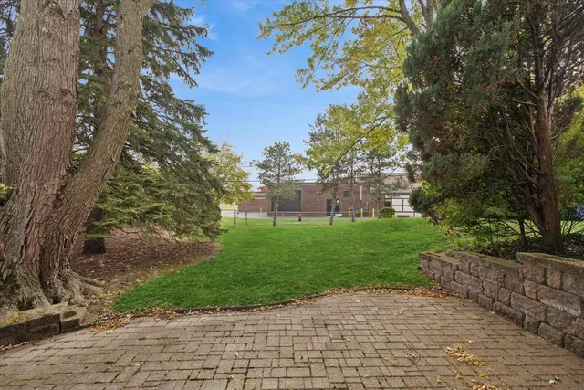 $375,000 | 405 West Newport Road, Hoffman Estates, IL 60169