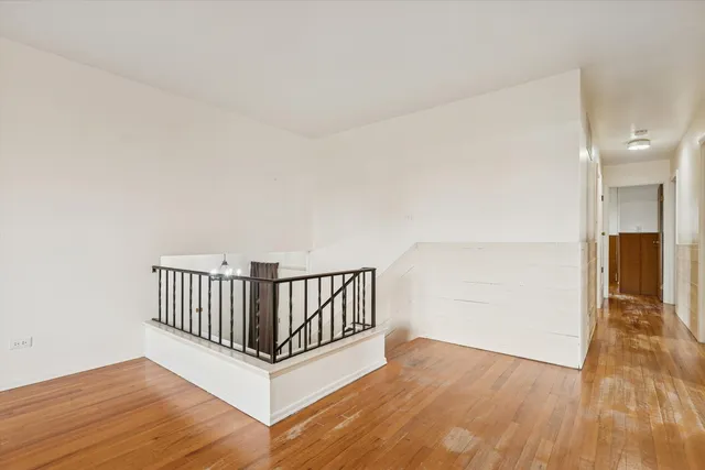 $375,000 | 405 West Newport Road, Hoffman Estates, IL 60169