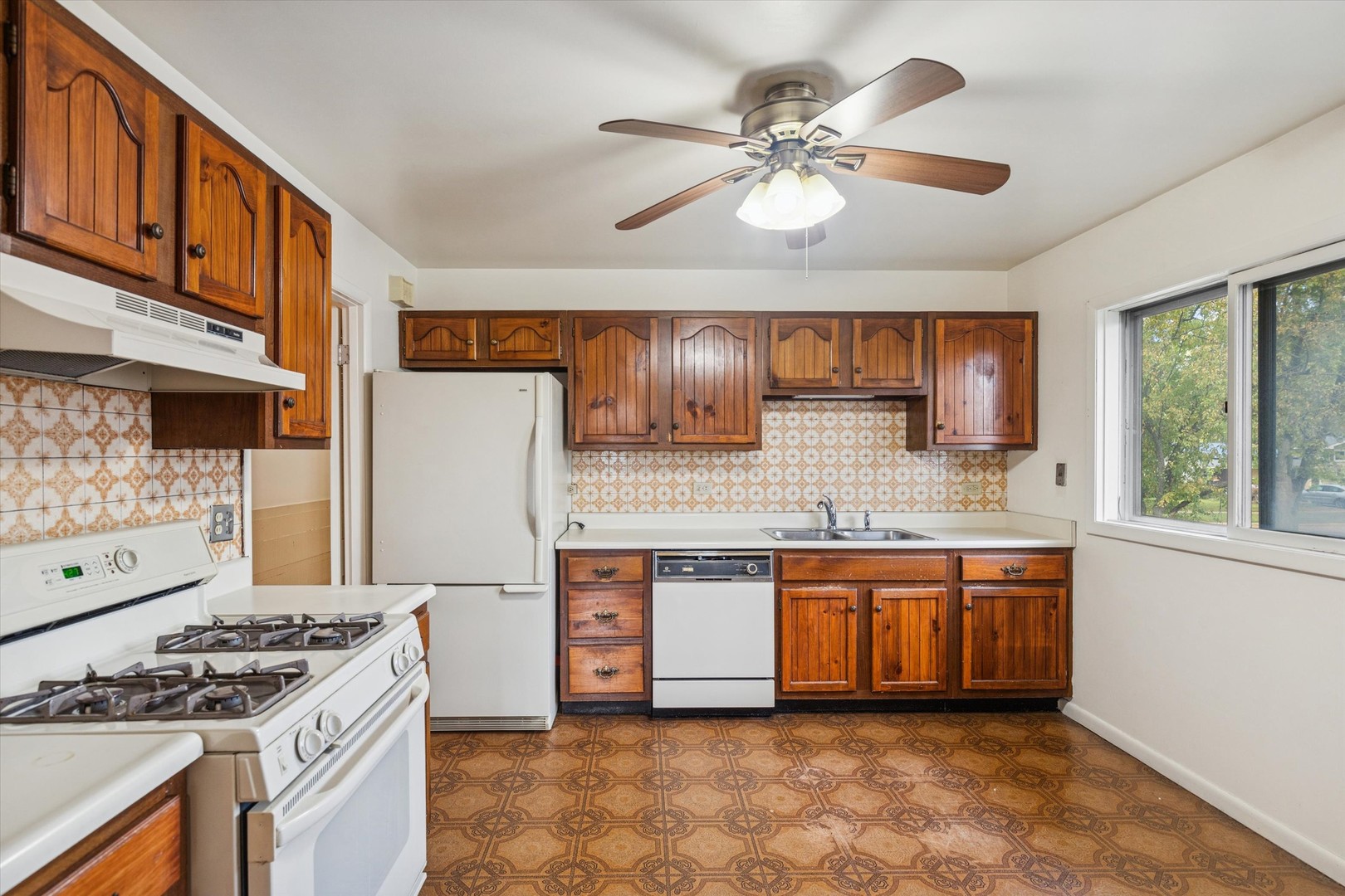 405 West Newport Road Hoffman Estates, IL 60169 - Photo 8 of 28 a kitchen with stainless steel appliances granite countertop a stove a sink dishwasher and a refrigerator