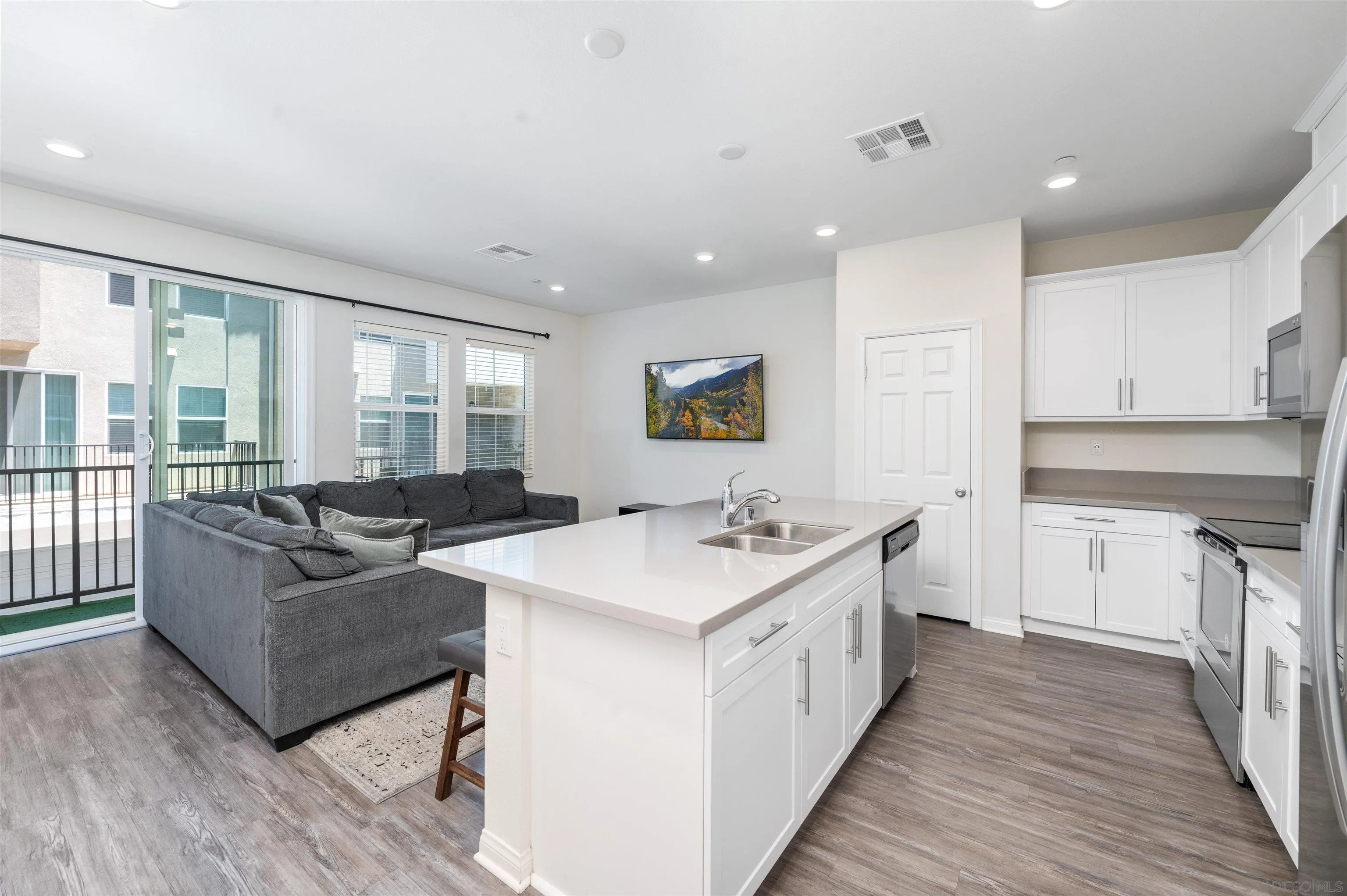 344 Fitzpatrick Road, Unit 104 San Marcos, CA 92069 - Photo 4 of 37 Gallery Image 4
