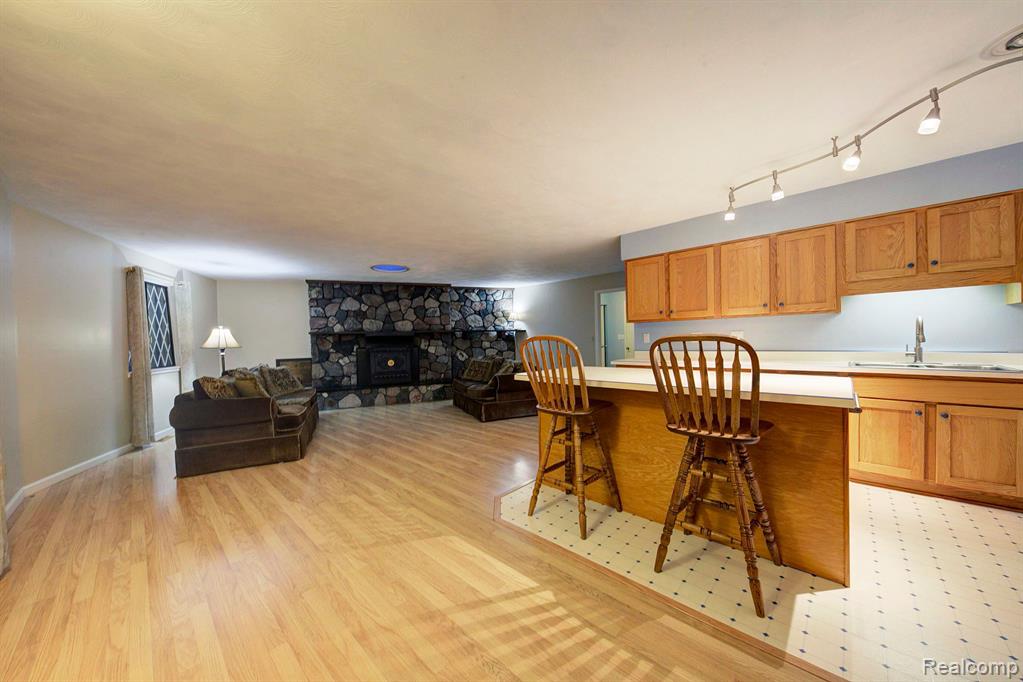 6527 Crane Road Ypsilanti, MI 48197 - Photo 4 of 57