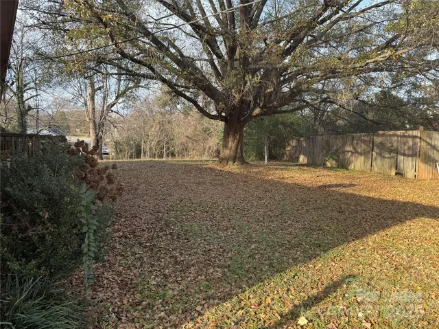 $950 | 215 Nutall Drive, Mount Holly, NC 28120