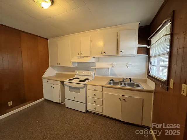 $950 | 215 Nutall Drive, Mount Holly, NC 28120