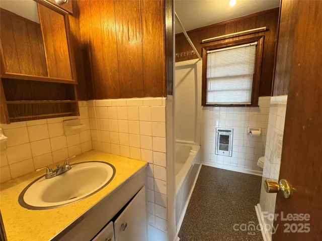 $950 | 215 Nutall Drive, Mount Holly, NC 28120