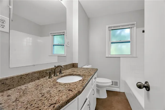 $258,000 | 403 Northwest Lakeview Road, Blue Springs, MO 64014