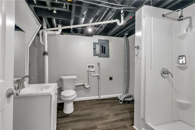 $258,000 | 403 Northwest Lakeview Road, Blue Springs, MO 64014