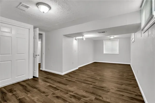 $258,000 | 403 Northwest Lakeview Road, Blue Springs, MO 64014