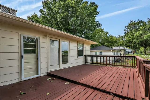$258,000 | 403 Northwest Lakeview Road, Blue Springs, MO 64014
