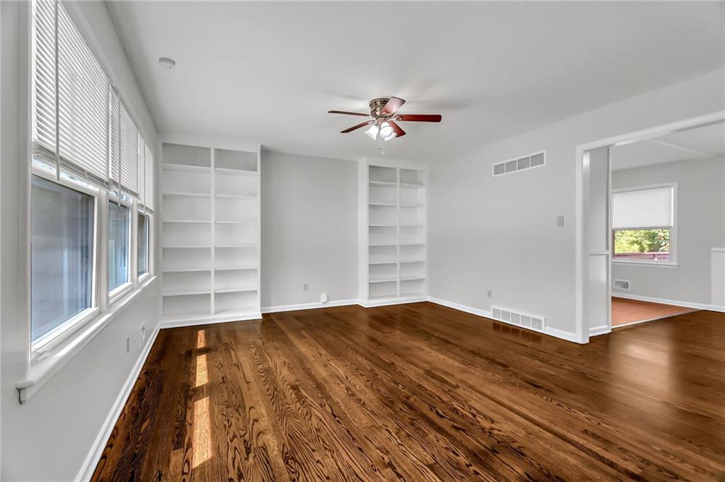 403 Northwest Lakeview Road Blue Springs, MO 64014 - Photo 3 of 30