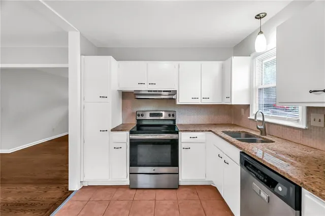 $258,000 | 403 Northwest Lakeview Road, Blue Springs, MO 64014