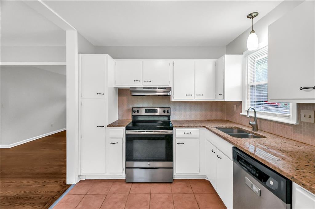 403 Northwest Lakeview Road Blue Springs, MO 64014 - Photo 9 of 30