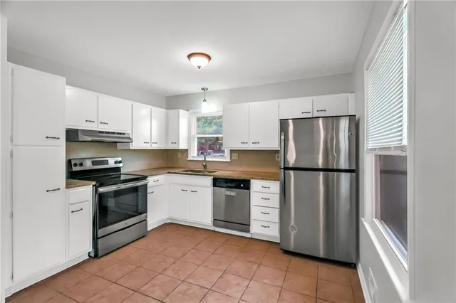 $258,000 | 403 Northwest Lakeview Road, Blue Springs, MO 64014