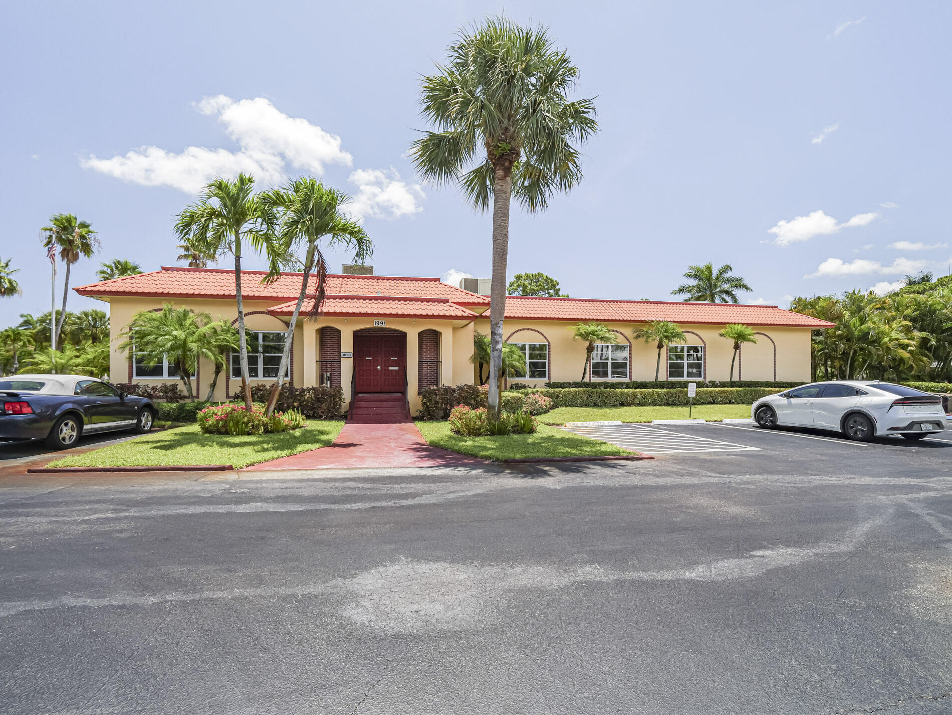 1987 Southwest Palm City Road, Unit BLDG 45 D Stuart, FL 34994 - Photo 28 of 49 a front view of a house with garden and parking