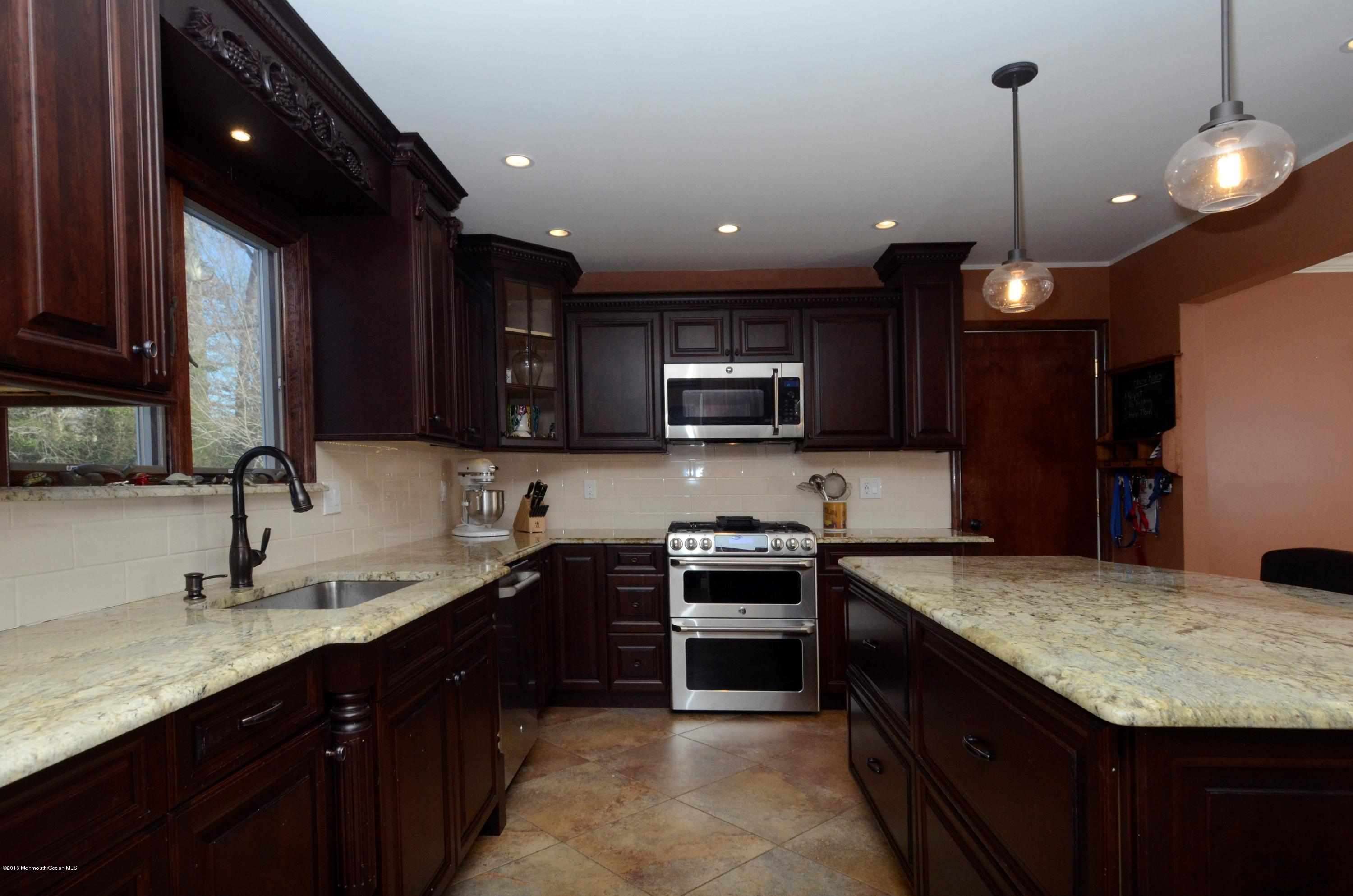 30 Hamilton Hill Road Lincroft, NJ 07738 - Photo 8 of 29 617