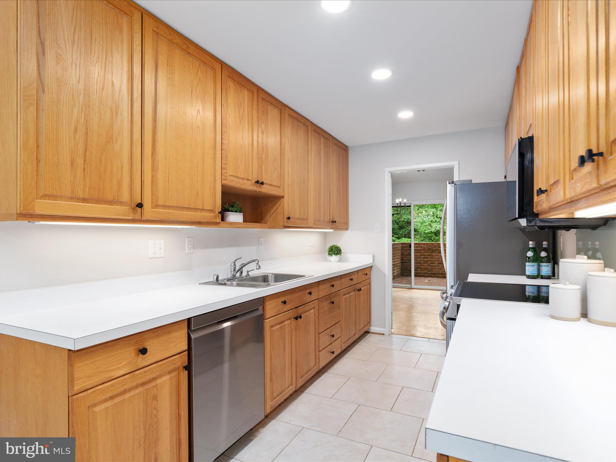 11726 Indian Ridge Road Reston, VA 20191 - Photo 11 of 67 a kitchen that has a sink and a stove in it