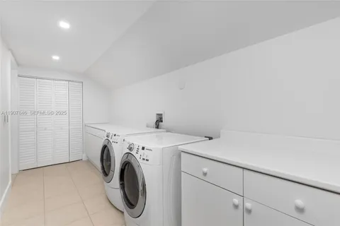 $4,995,000 | 808 Brickell Key Drive, Unit 3901, Miami, FL 33131