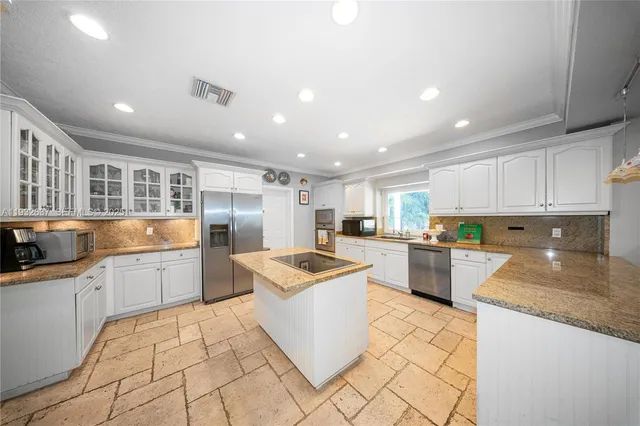 $2,000,000 | 10900 Southwest 90th Avenue, Miami, FL 33176