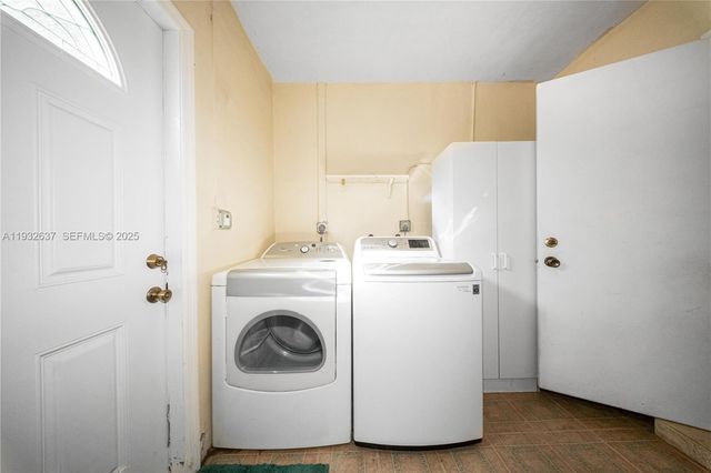 $1,850,000 | 10900 Southwest 90th Avenue, Miami, FL 33176