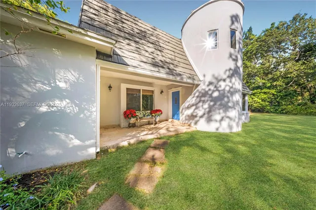 $2,000,000 | 10900 Southwest 90th Avenue, Miami, FL 33176