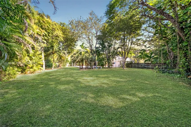 $2,000,000 | 10900 Southwest 90th Avenue, Miami, FL 33176