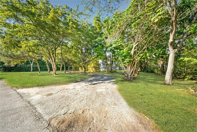 $1,850,000 | 10900 Southwest 90th Avenue, Miami, FL 33176
