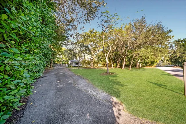 $2,000,000 | 10900 Southwest 90th Avenue, Miami, FL 33176