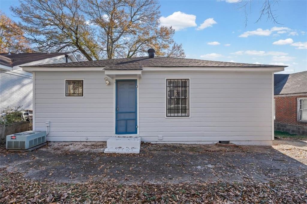 449 10th Street Northwest Atlanta, GA 30318 - Photo 30 of 40 a view of a house with a yard