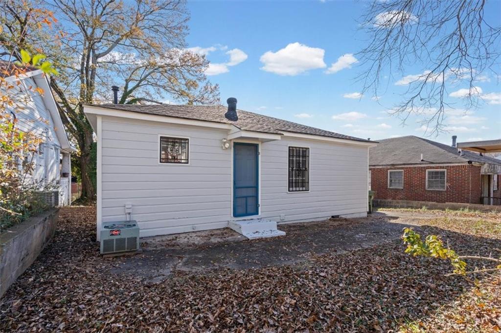 449 10th Street Northwest Atlanta, GA 30318 - Photo 31 of 40 a view of a house with a yard