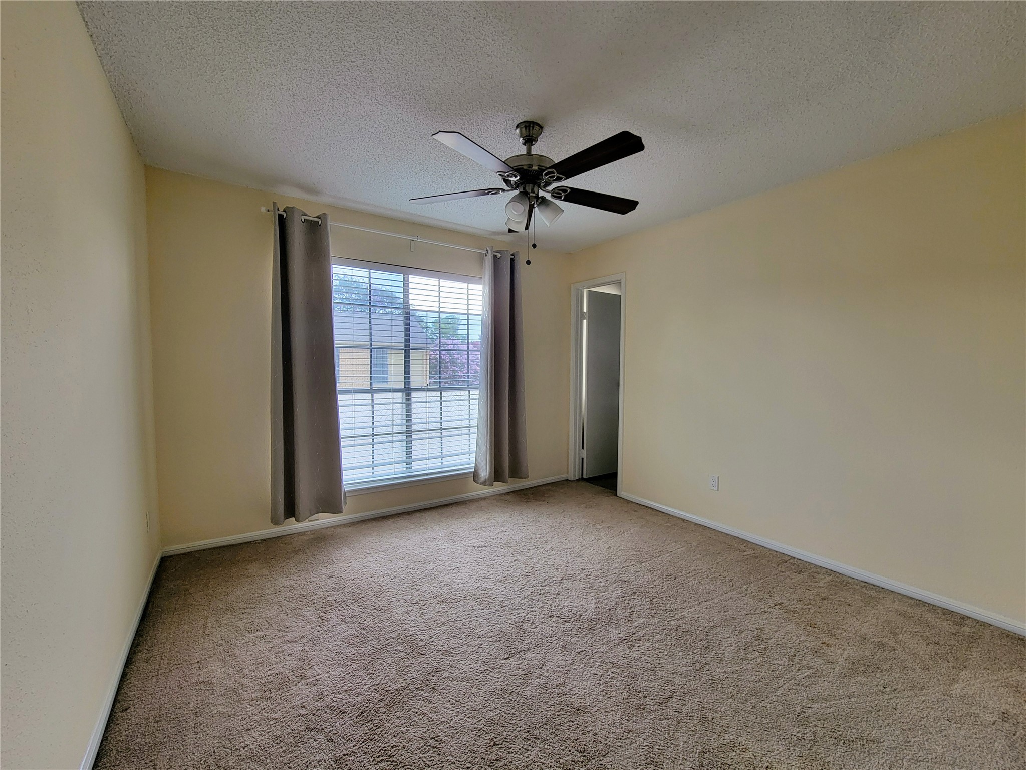 1515 Sandy Springs Road, Unit 1903 Houston, TX 77042 - Photo 17 of 24 View of the other bedroom w/ a full bathroom