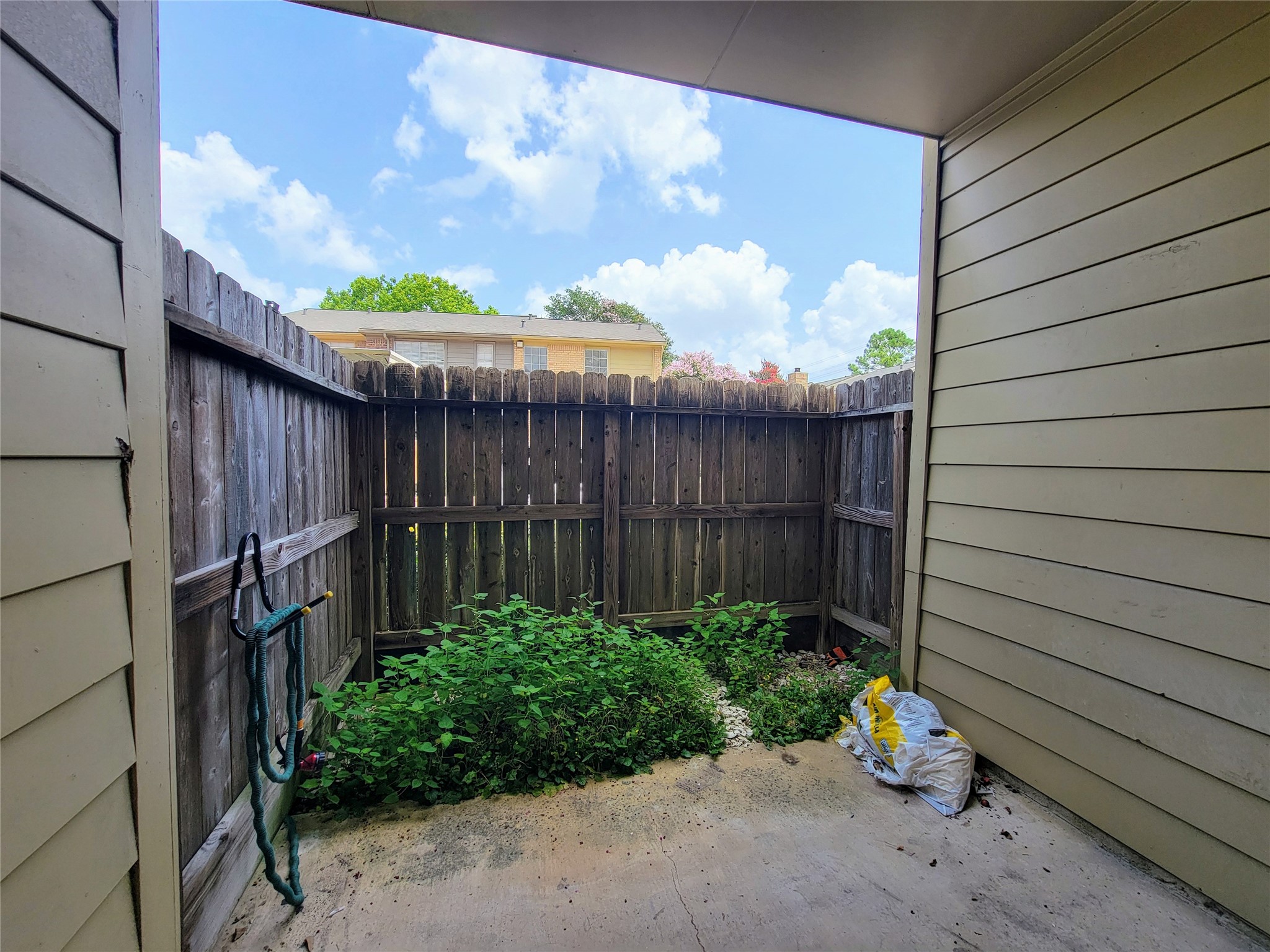 1515 Sandy Springs Road, Unit 1903 Houston, TX 77042 - Photo 20 of 24 Fenced and private for your morning routines.