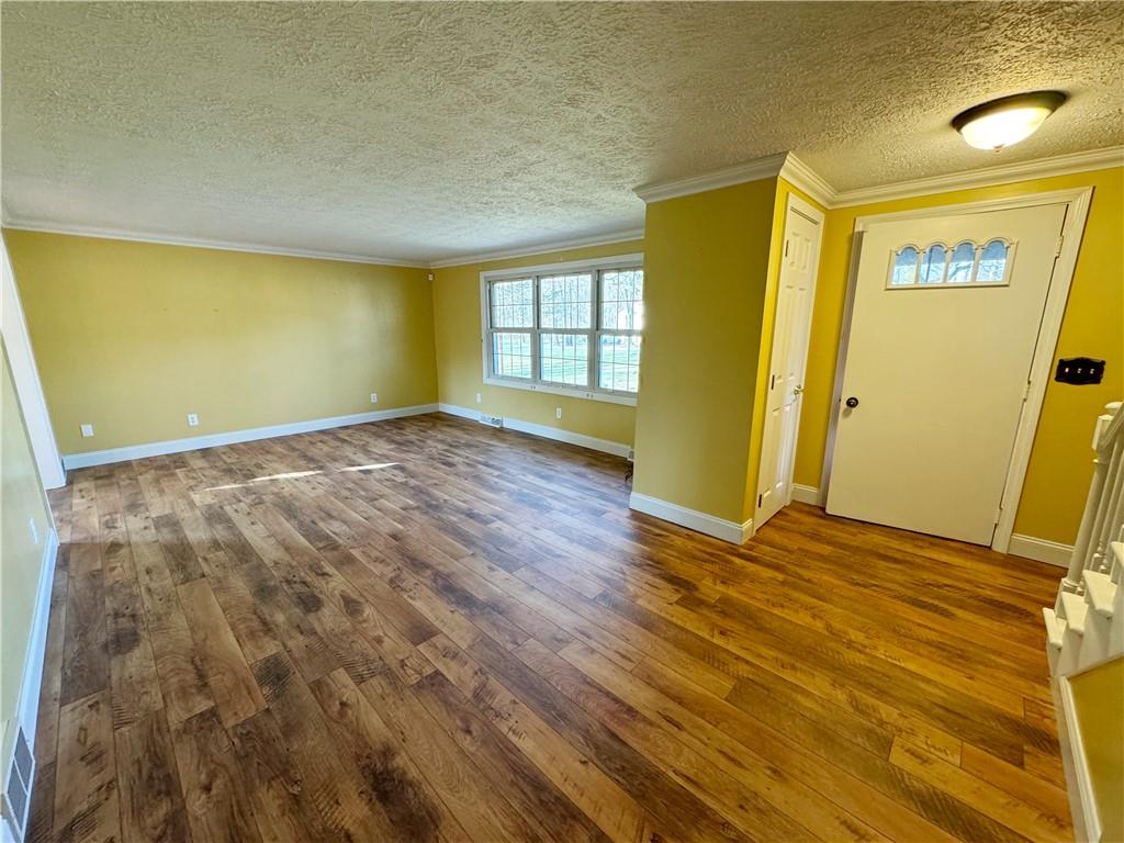 492 North Liberty Road Grove City, PA 16127 - Photo 3 of 19 Gallery Image 3