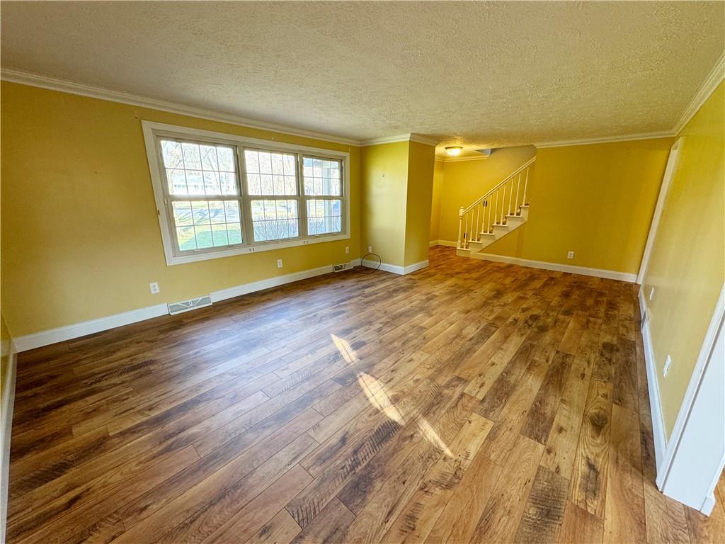 492 North Liberty Road Grove City, PA 16127 - Photo 4 of 19 Gallery Image 4