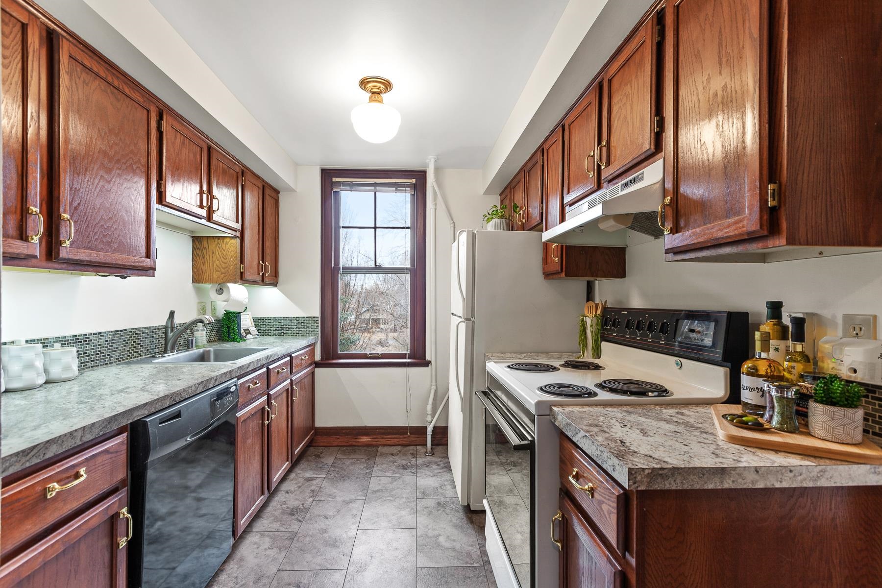 852 North Summit Boulevard, Unit 402 Spokane, WA 99201 - Photo 7 of 16