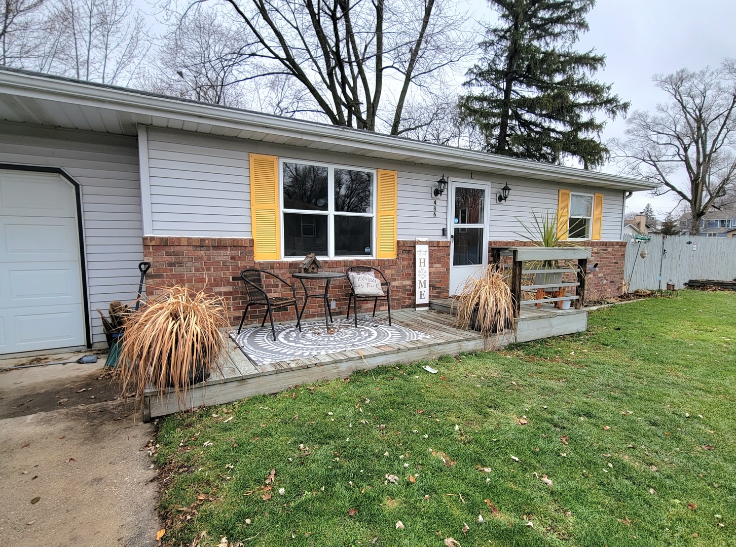 486 West Washington Street St. Anne, IL 60964 - Photo 2 of 14 a view of a house with back yard