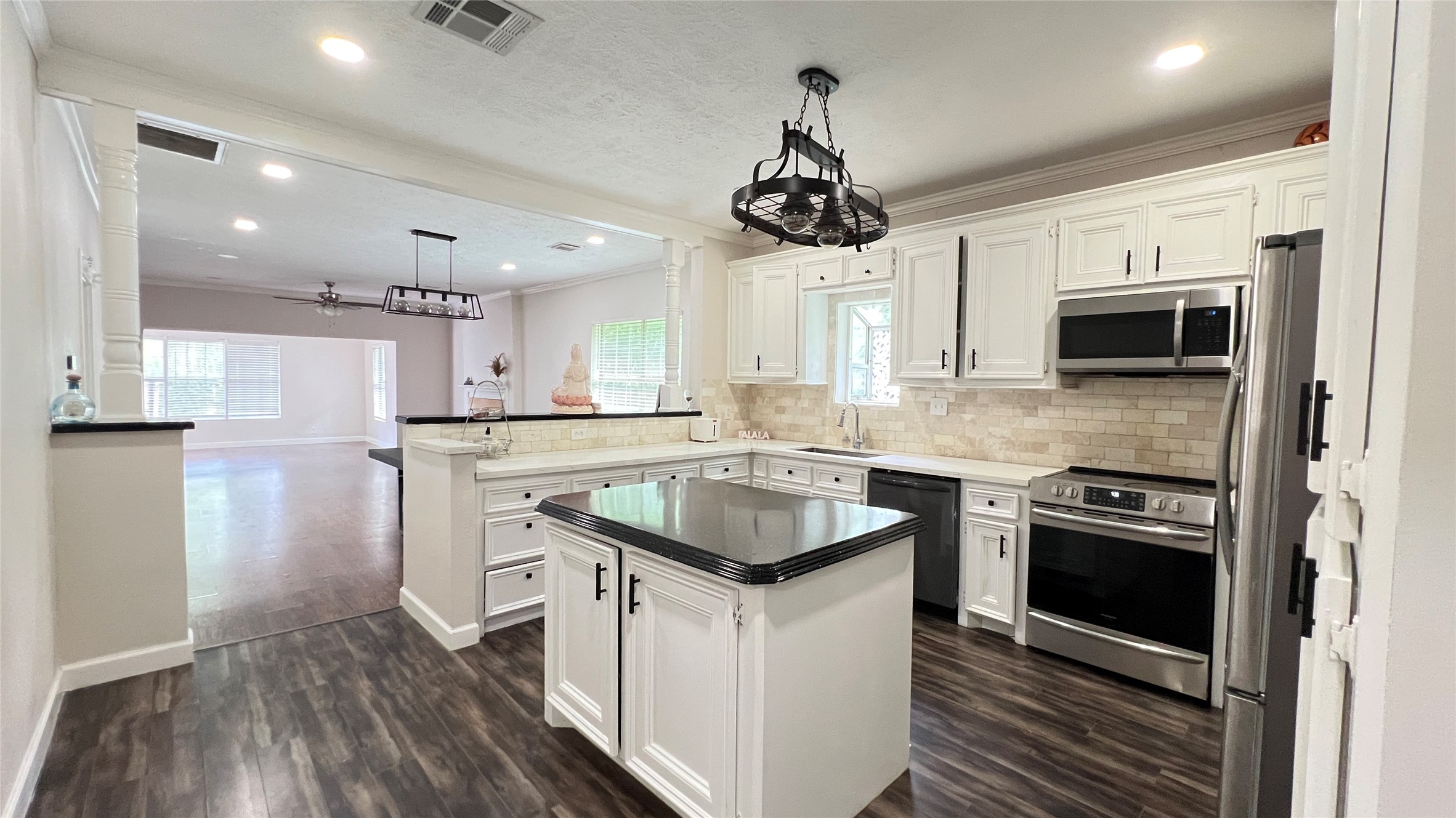 8211 Findlay Street Houston, TX 77017 - Photo 10 of 25 Kitchen from master bedroom