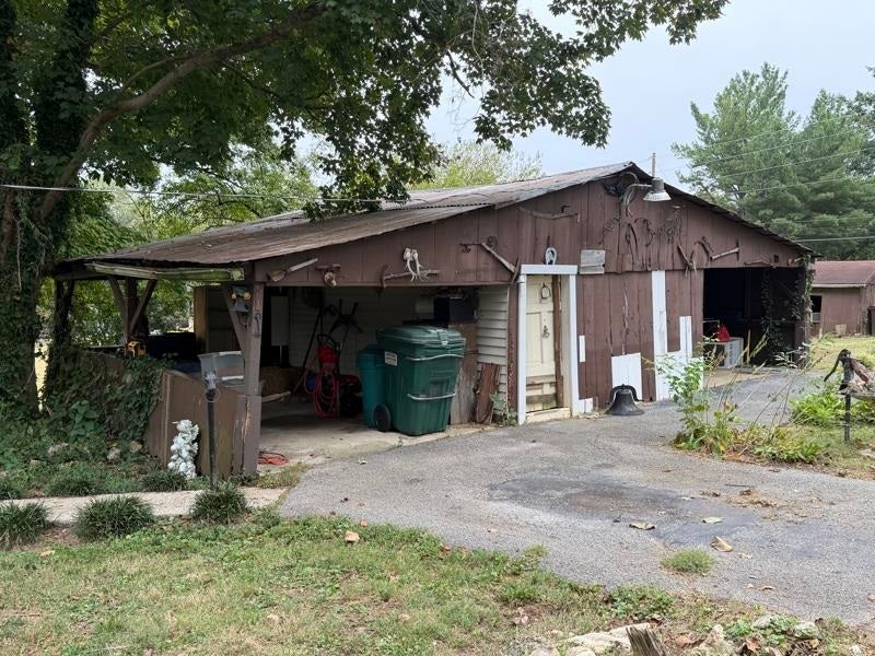 7431 Cemetery Road Bowling Green, KY 42103 - Photo 8 of 9 Gallery Image 8