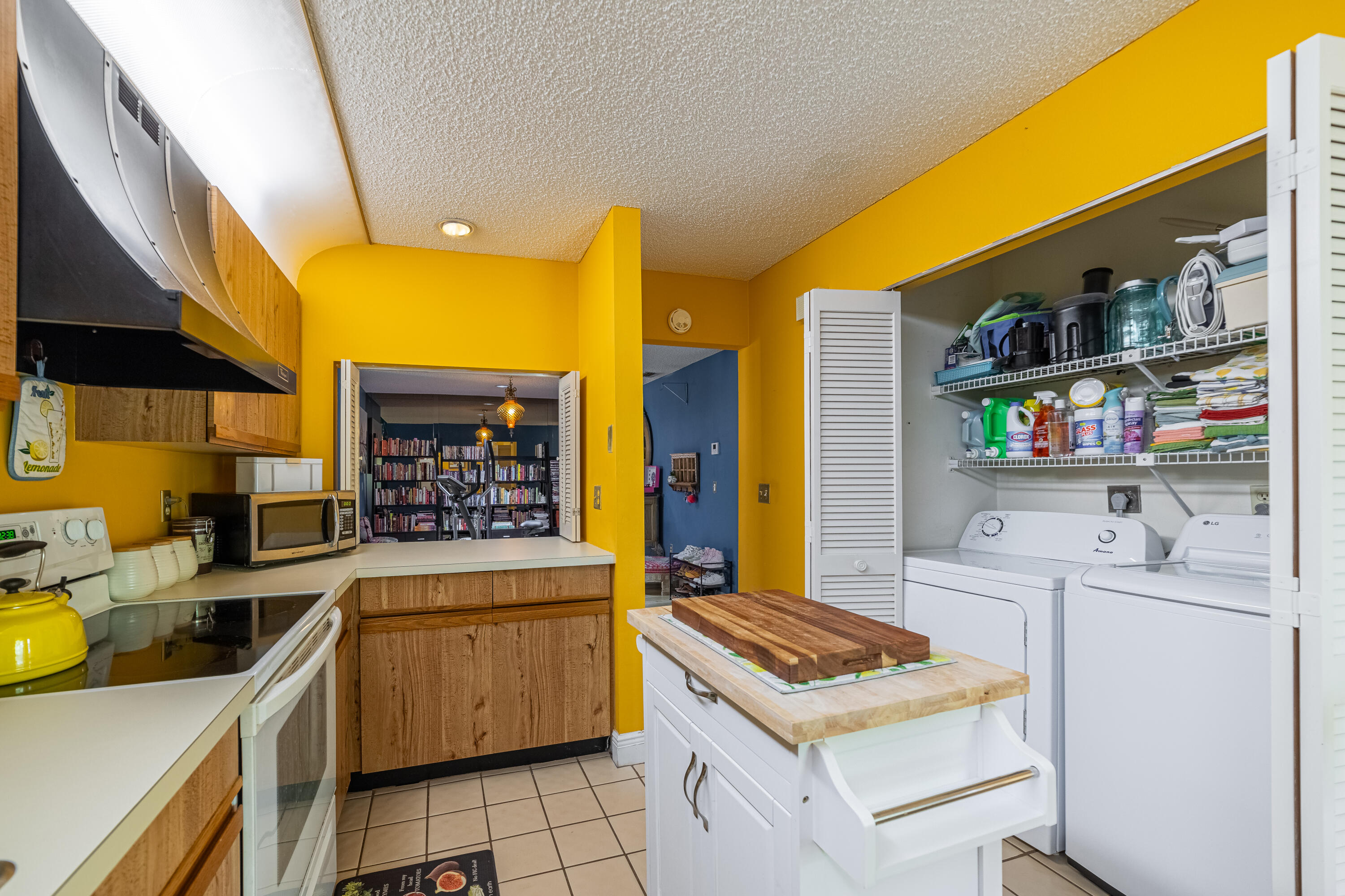 9352 Sable Ridge Circle, Unit B Boca Raton, FL 33428 - Photo 13 of 35 a kitchen with a sink stove and cabinets