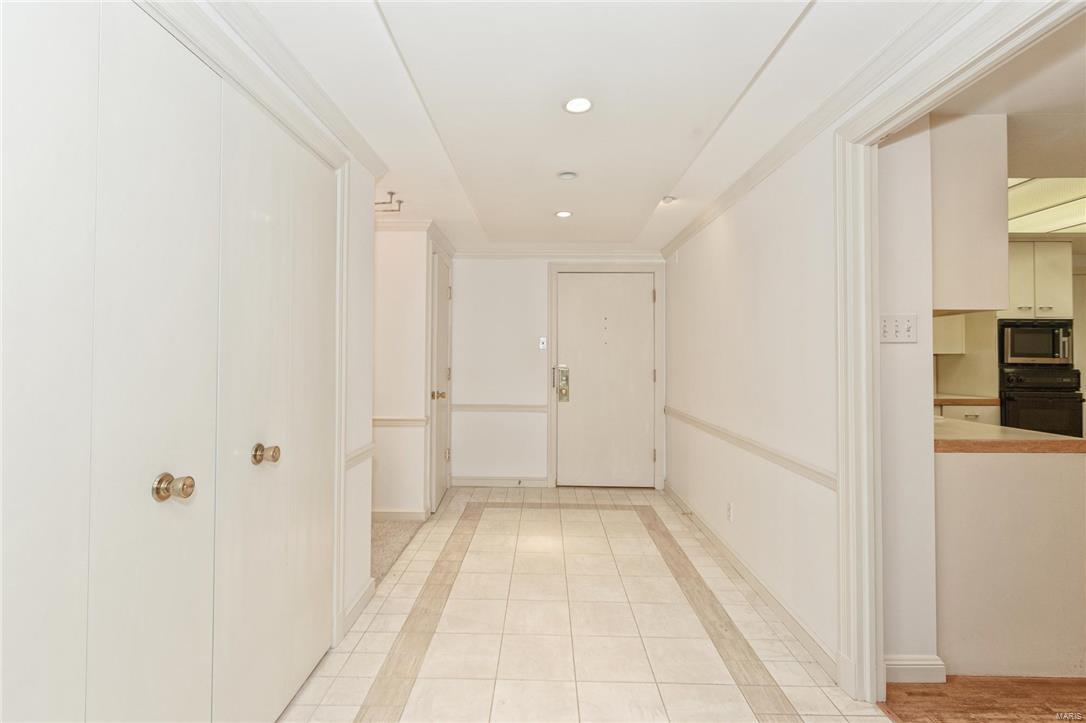710 South Hanley Road, Unit 16D Clayton, MO 63105 - Photo 3 of 41 Gallery Image 3