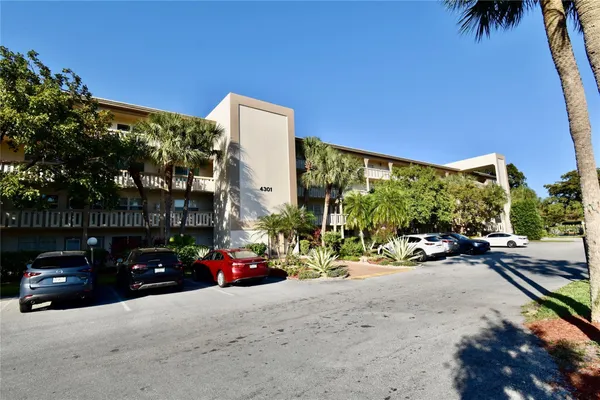 $2,000 | 4301 Martinique Circle, Unit K1, Coconut Creek, FL 33066